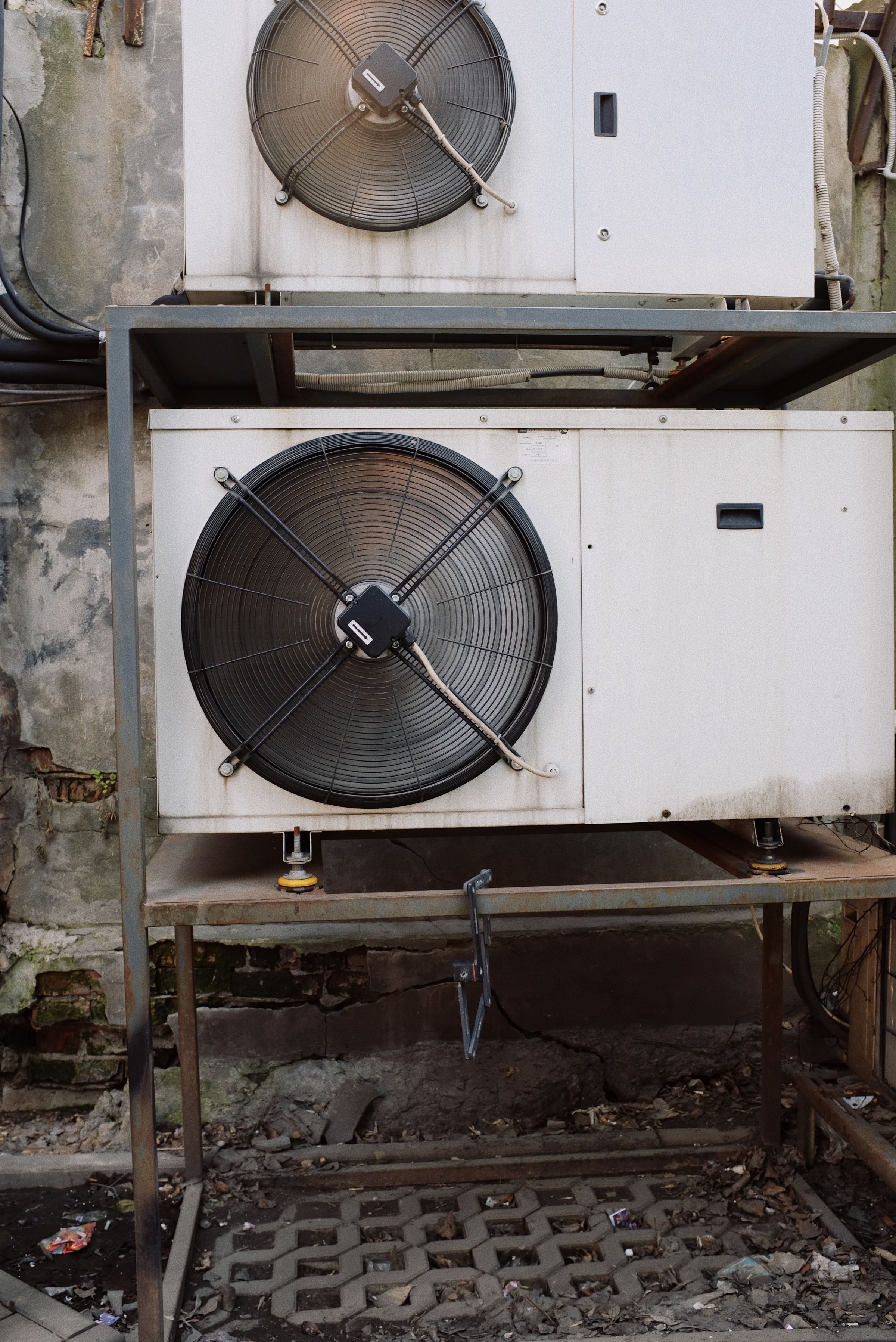 Industrial refrigeration condensing units