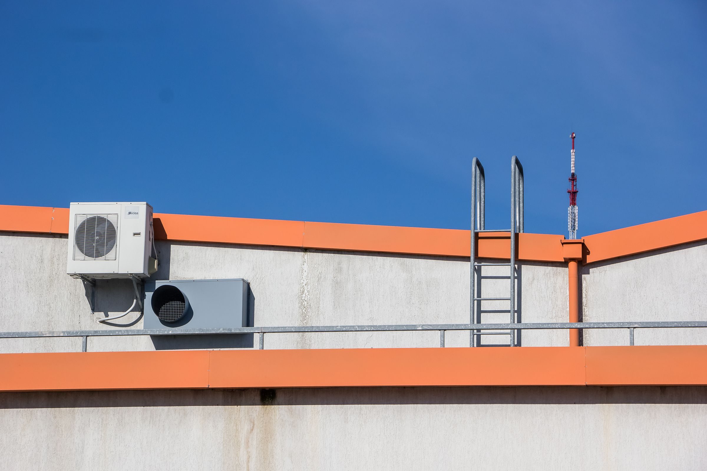 Rooftop package unit on a commercial building